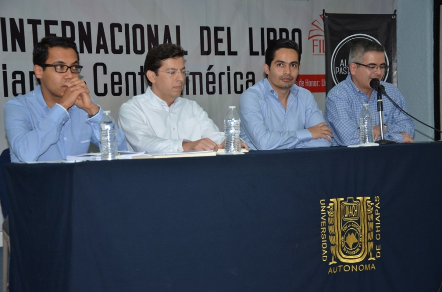 Presentan en la FILCH UNACH 2014 el libro “Palabras más, palabras menos” de Alejandro Pastrana